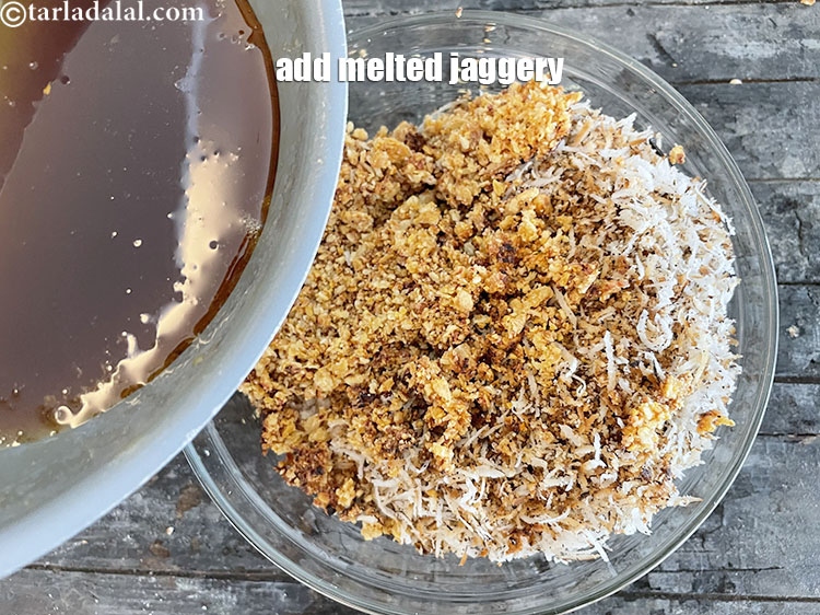 स्टेप 36 – पिघला हुआ गुड़ डालें।