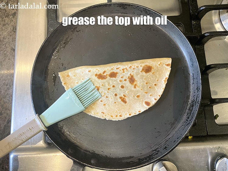 Step 35 – <meta charset="UTF-8" />Grease the top of the paratha with oil.&nbsp;&nbsp;