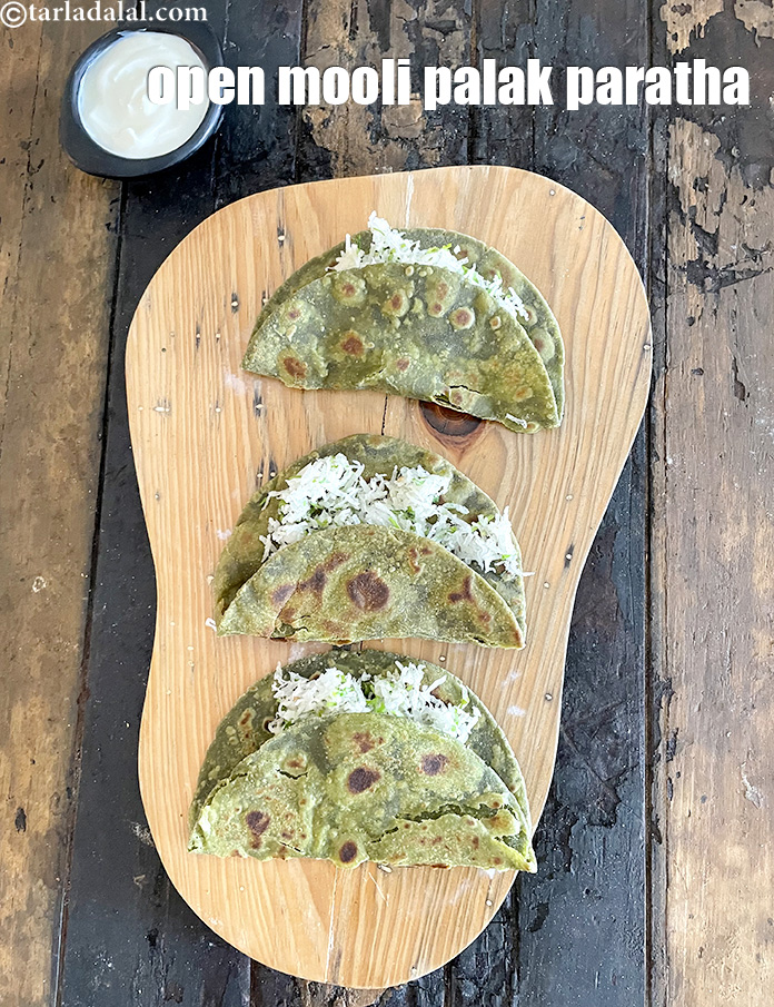 स्टेप 60 – ओपन मूली पालक पराठा को दही के साथ तुरंत परोसें।