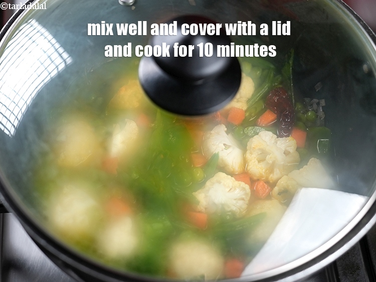 स्टेप 34 – अच्छी तरह मिलाएं और ढक्कन से ढककर मध्यम आंच पर …