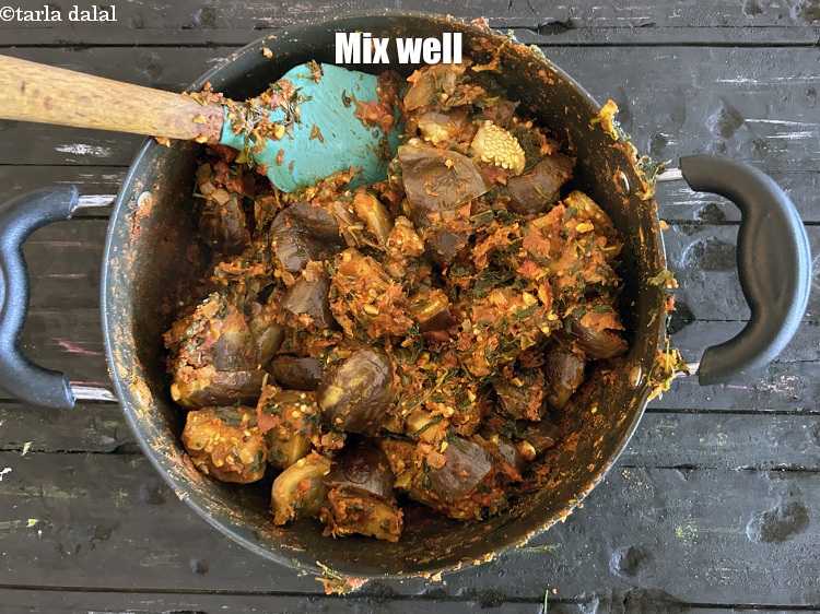 Step 35 – Mix <meta charset="UTF-8" /><strong>baingan ki sukhi sabzi |&nbsp;brinjal methi sabzi |&nbsp;baingan tamatar sabzi | healthy …