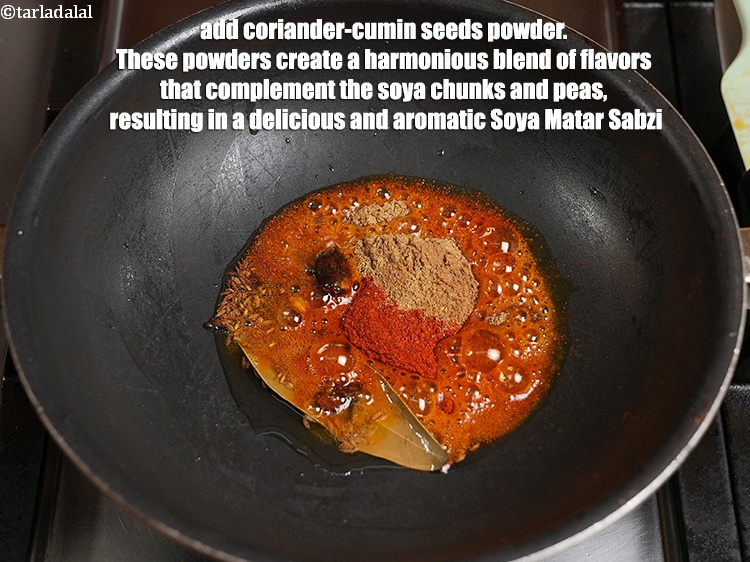 स्टेप 35 – २ टी-स्पून&nbsp;<a href="https://www.tarladalal.com/glossary-coriander-cumin-seeds-powder-dhania-jeera-powder-hindi-375i">धनिया-जीरा पाउडर</a> डालें। ये पाउडर स्वादों का एक …