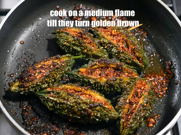 स्टेप 35 – इन्हें मध्यम आंच पर सभी तरफ से सुनहरा भूरा होने …