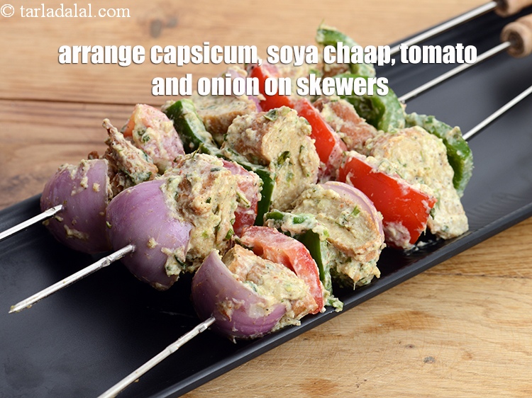 Step 39 – Arrange capsicum, soya chaap, tomato and onion on 8 skewers.