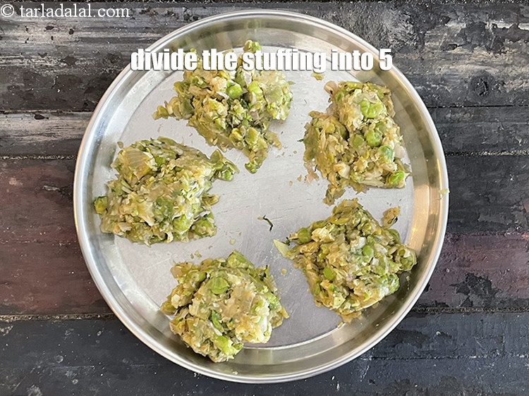 Step 35 – Divide the stuffing into 5 equal portions and keep aside.