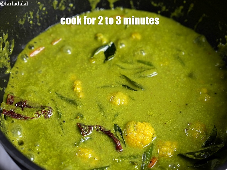 स्टेप 37 – धीरे से मिलाएं और बीच-बीच में हिलाते हुए मध्यम आंच …