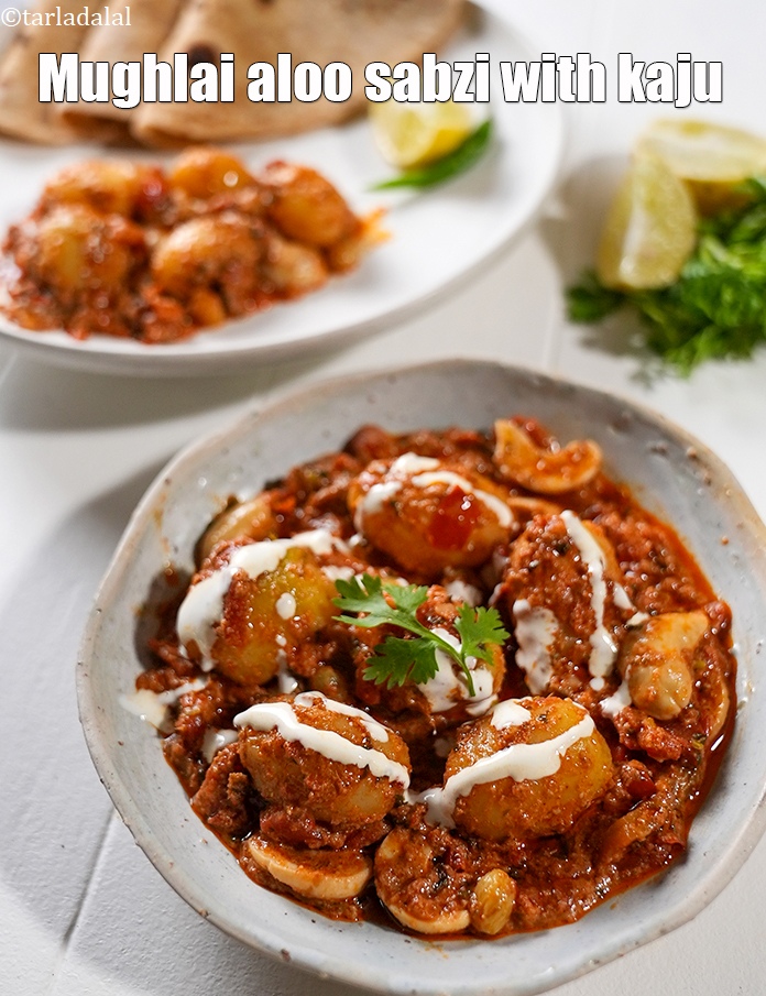 Step 44 – Serve <strong>shahi aloo | Mughlai aloo sabzi with kaju |&nbsp;&nbsp;Mughlai shahi aloo |</strong>&nbsp;hot.