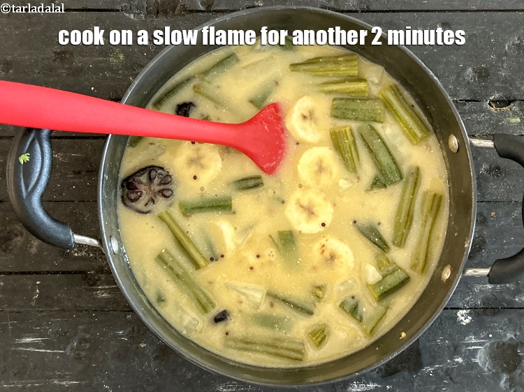 स्टेप 37 – धीमी आंच पर 2 मिनट तक पकाएं।