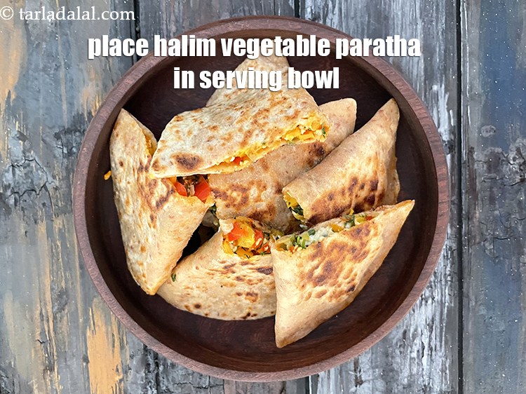 स्टेप 40 – एक सर्विंग बाउल या प्लेट में&nbsp;<strong>अलिव पराठा रेसिपी&nbsp;|&nbsp;हलीम वेजिटेबल पराठा&nbsp;|&nbsp;हेल्दी …