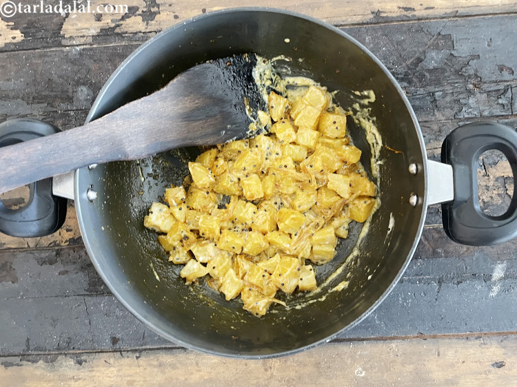 स्टेप 50 – अच्छी तरह मिलाएं और एक तरफ रख दें।