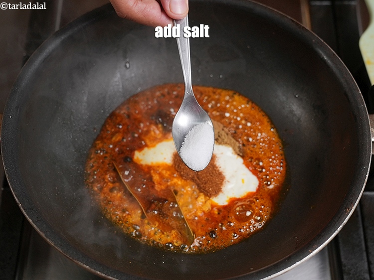 स्टेप 38 – स्वादानुसार नमक डालें।