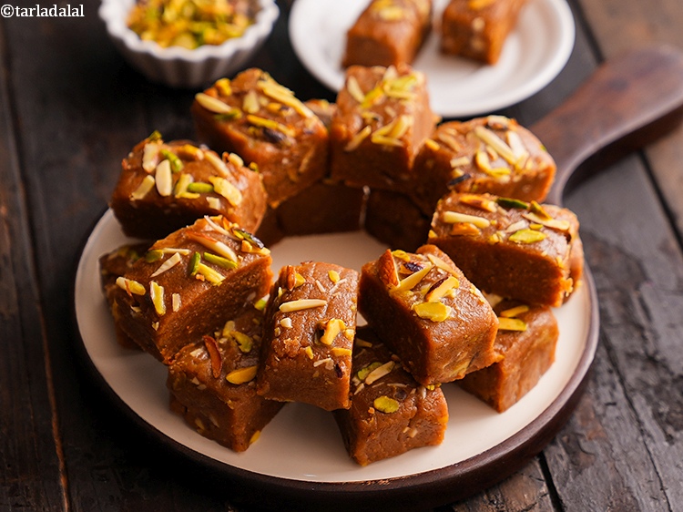 स्टेप 38 – <strong>मावा मोहनथाल</strong>&nbsp;एक स्वादिष्ट और स्वादिष्ट भारतीय मिठाई है जिसे बेसन, …