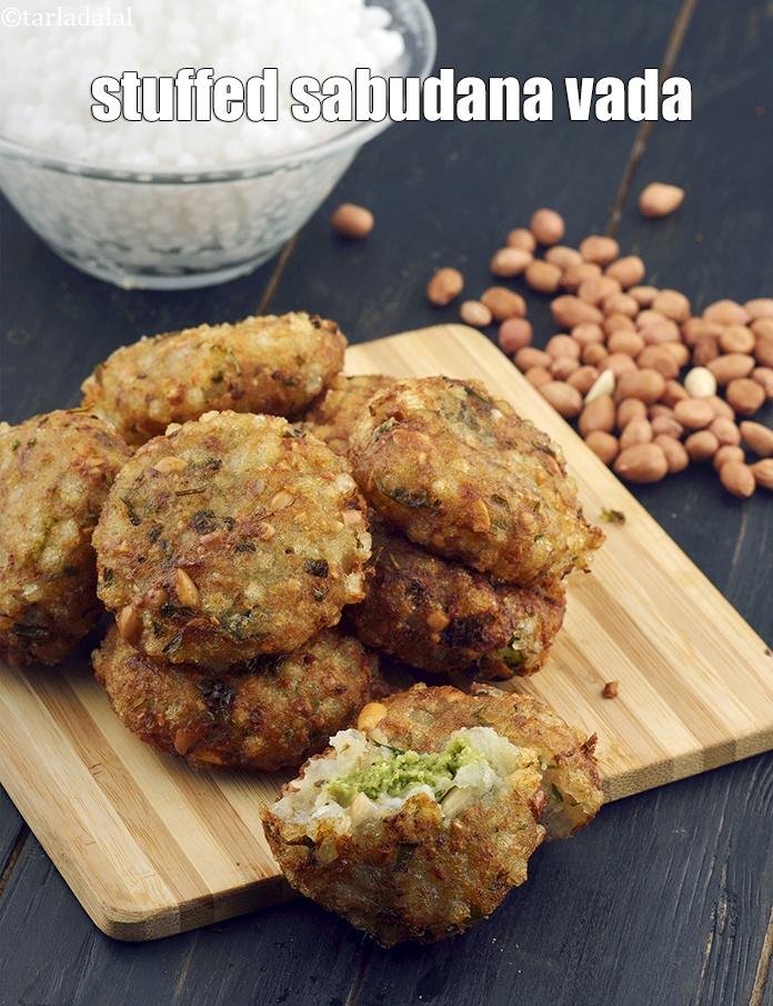 Step 38 – Serve <strong>stuffed sabudana vada </strong>immediately with peanut curd chutney.