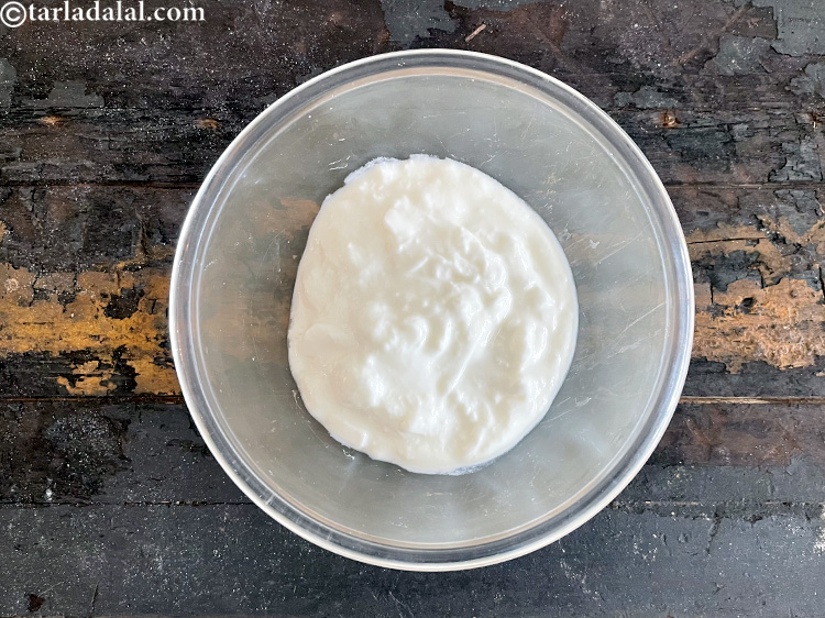 स्टेप 51 – एक कांच के कटोरे में १ कप ताज़ा <a href=""https://www.tarladalal.com/glossary-curd-dahi-yogurt-yoghurt-hindi-383i"">दही</a> …