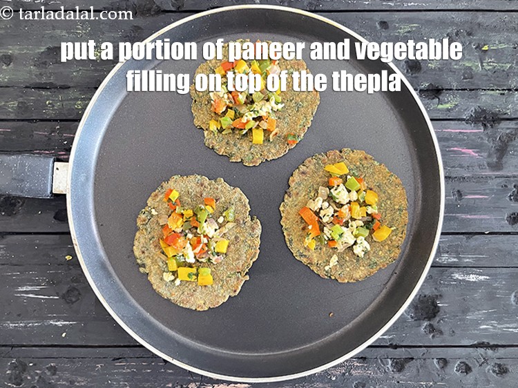 Step 47 – Add a portion of the paneer and vegetable filling on top of the thepla.&nbsp;