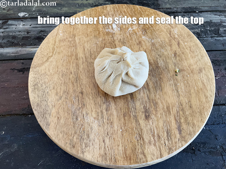 Step 37 – Bring together all the sides in the centre and seal tightly.