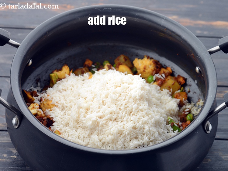 Step 41 – Add 1 cup&nbsp;wada kolum&nbsp;<a href="https://www.tarladalal.com/glossary-rice-chawal-533i">rice (chawal)</a>.&nbsp;