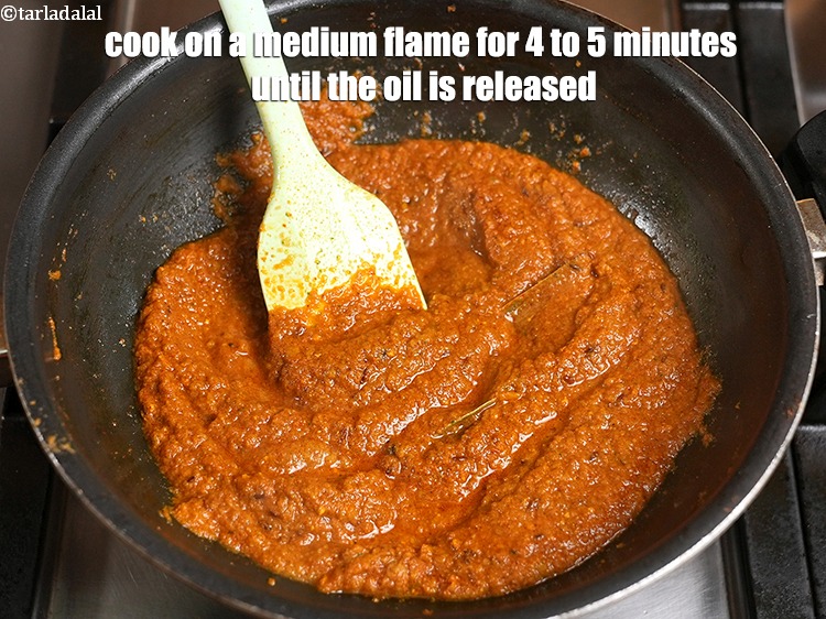 स्टेप 41 – तेल छोड़ने तक मध्यम आंच पर 4 से 5 मिनट …