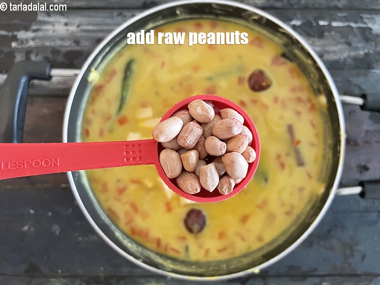 स्टेप 41 – २ टेबल-स्पून&nbsp;<a href=""https://www.tarladalal.com/glossary-raw-peanuts-kachi-mungfali-kachi-moongfali-hindi-847i"">मूंगफली</a> डालें। कुछ लोग दाल पकाते समय प्रेशर …