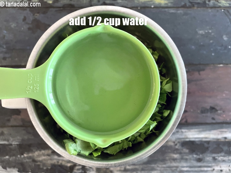 स्टेप 11 – 1/2 कप&nbsp;पानी&nbsp;<span style=""font-size:11pt""><span style=""font-family:Calibri,sans-serif""><span style=""background-color:white""><span style=""font-family:&quot;Nirmala UI&quot;,sans-serif""><span style=""color:black"">डालें।</span></span></span></span></span>