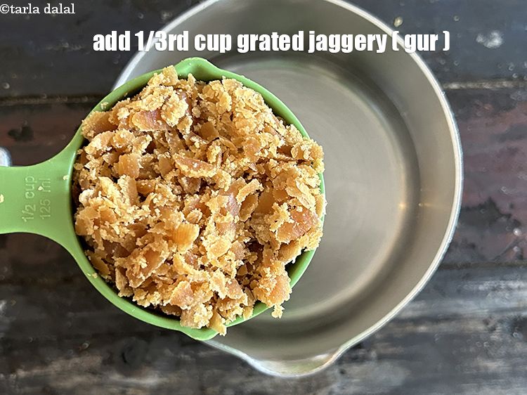 स्टेप 5 – १/३ कप कद्दूकस किया हुआ गुड़&nbsp;<span style=""font-size:11.0pt""><span style=""background-color:white""><span style=""font-family:"Nirmala UI",sans-serif""><span …