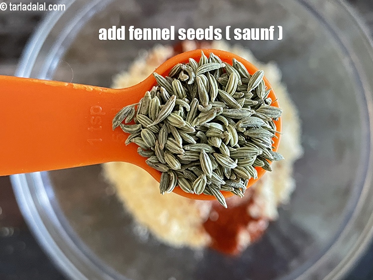 Step 5 – Add&nbsp;<meta charset="UTF-8" />1 tsp&nbsp;<a href="glossary-fennel-seeds-saunf-sauf-410i">fennel seeds (saunf)</a>.