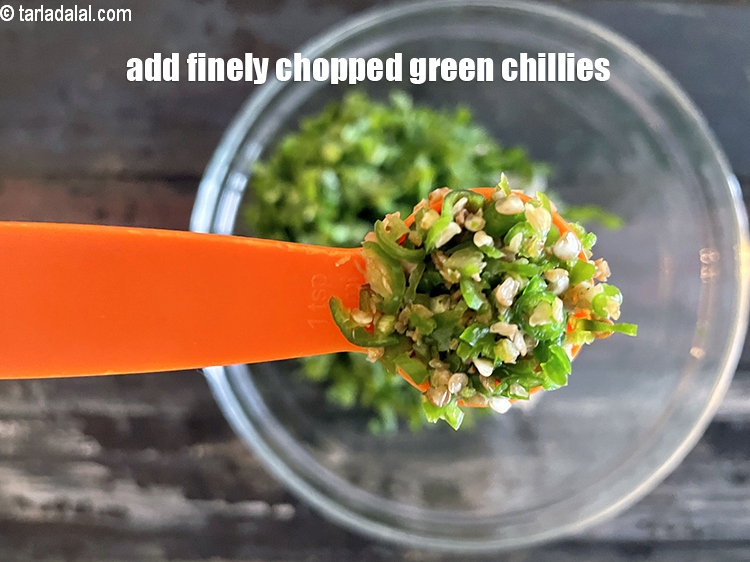 Step 5 – Add&nbsp;<meta charset="UTF-8" />1 tsp finely chopped&nbsp;green chillies.