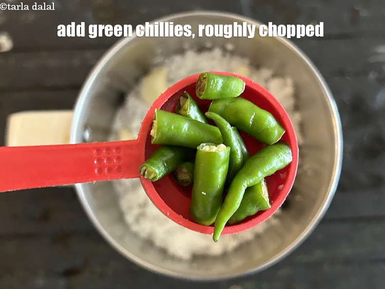 Step 7 – Add&nbsp;4&nbsp;<a href="glossary-green-chillies-hari-mirch-331i">green chillies</a>&nbsp;, roughly chopped.&nbsp;