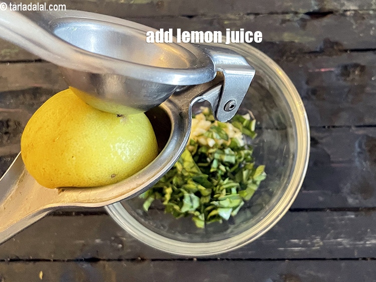 Step 5 – Add <strong>1&nbsp;tbsp</strong>&nbsp;<a href="glossary-lemon-juice-numbi-ka-ras-nimbu-ka-juice-471i">lemon juice</a>.