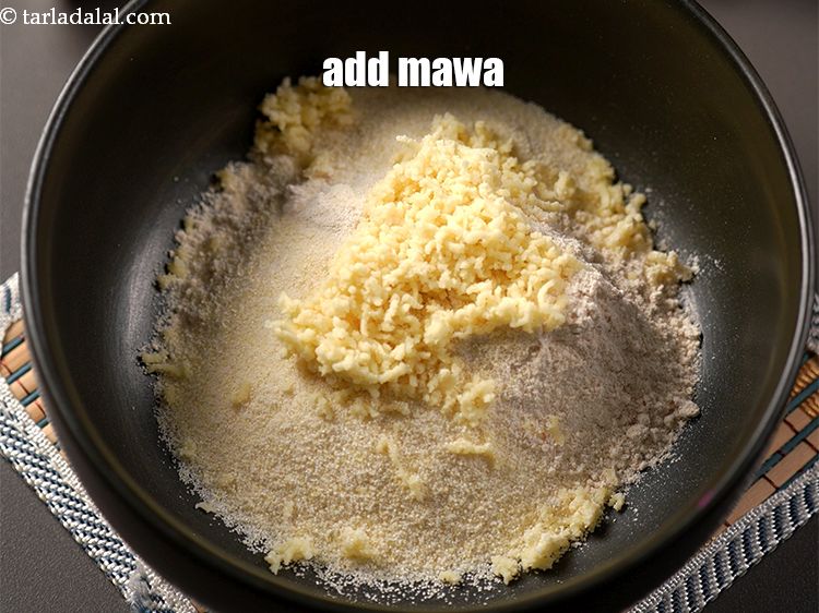 Step 11 – Add &frac14; cup mawa.&nbsp;