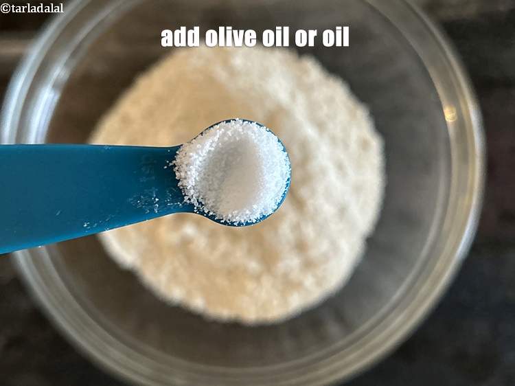 स्टेप 5 – स्वादानुसार नमक डालें।&nbsp;हमने 1/4 छोटी चम्मच नमक डाला है।