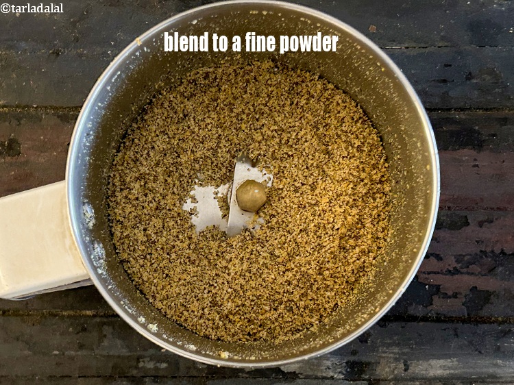 स्टेप 10 – बारीक पाउडर बना लें।