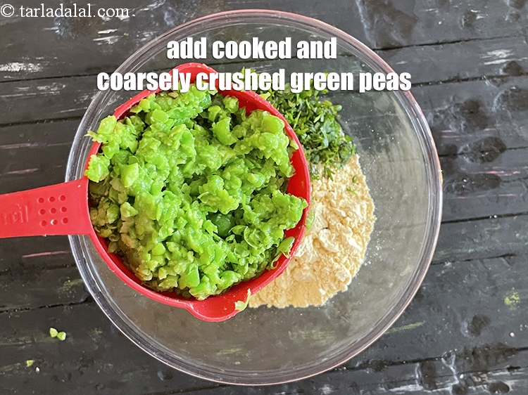 Step 5 – Add&nbsp;<meta charset="UTF-8" />1 cup <strong>cooked and coarsely&nbsp;crushed green peas</strong>.