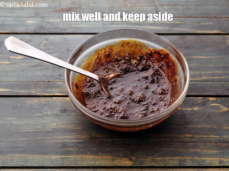 स्टेप 10 – चम्मच से अच्छी तरह मिला लें और एक तरफ रख …