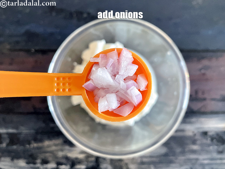 Step 9 – Add&nbsp;<meta charset="UTF-8" />2 tsp&nbsp;finely&nbsp;<a href="glossary-chopped-onions-722i">chopped onions</a>.