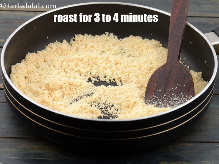 स्टेप 5 – मध्यम आंच पर 3 से 4 मिनट तक या सूजी …