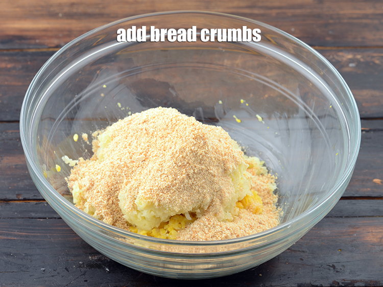 Step 5 – Add&nbsp;1/2 cup&nbsp;<a href="https://www.tarladalal.com/glossary-bread-crumbs-breadcrumbs-222i">bread crumbs</a>.
