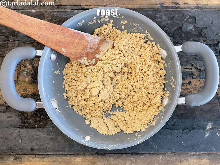 स्टेप 49 – इसे मध्यम आंच पर लगातार हिलाते हुए ६ मिनट तक …