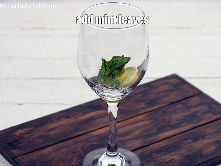 Step 5 – Add 5 <a href="https://www.tarladalal.com/glossary-mint-leaves-pudina-phudina-521i">mint leaves (pudina)</a>.