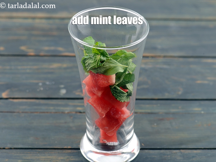 Step 5 – <p>Add 10 <a href="https://www.tarladalal.com/glossary-mint-leaves-pudina-phudina-521i">mint leaves (phudina)</a>.</p>