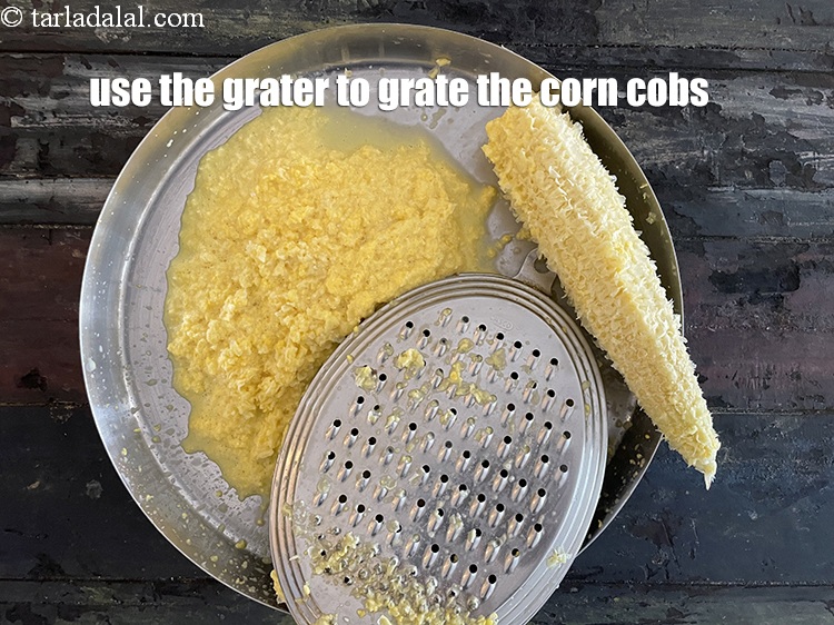स्टेप 8 – मकई को कद्दूकस करने के लिए ग्रेटर का इस्तेमाल करें। …