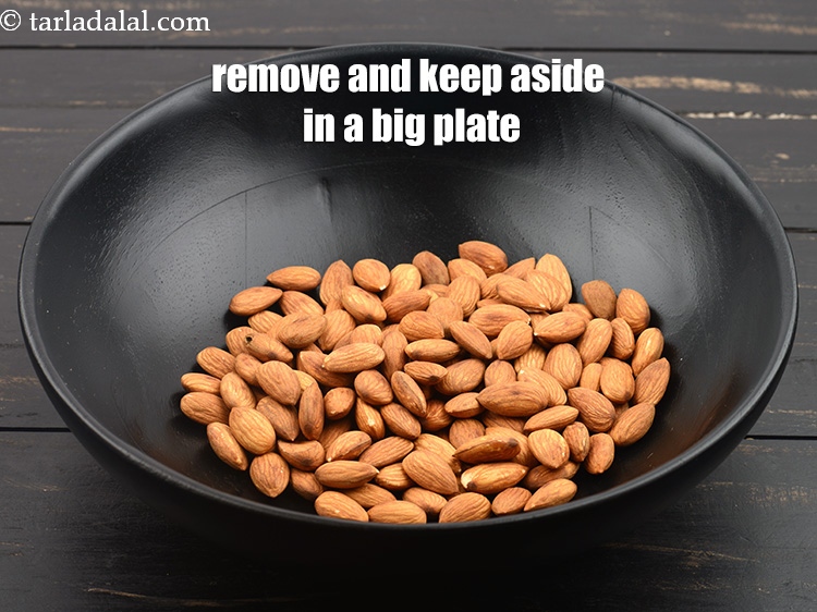 स्टेप 5 – निकाल कर एक बड़ी प्लेट में रख लें।