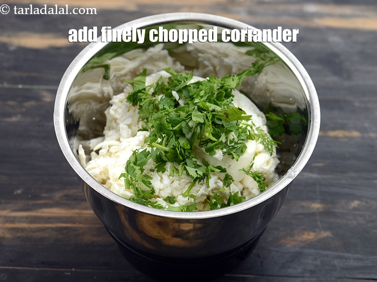 Step 6 – Add 1 tbsp&nbsp;finely&nbsp;<a href="https://www.tarladalal.com/glossary-chopped-parsley-793i">chopped parsley</a>&nbsp;/ finely chopped coriander.