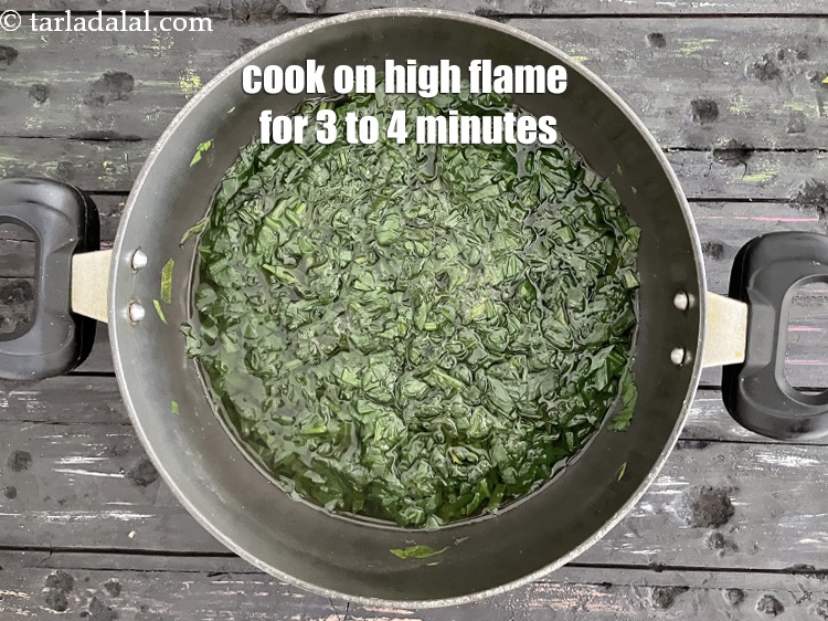 Step 7 – Cook on a high flame for 3 to 4 minutes.