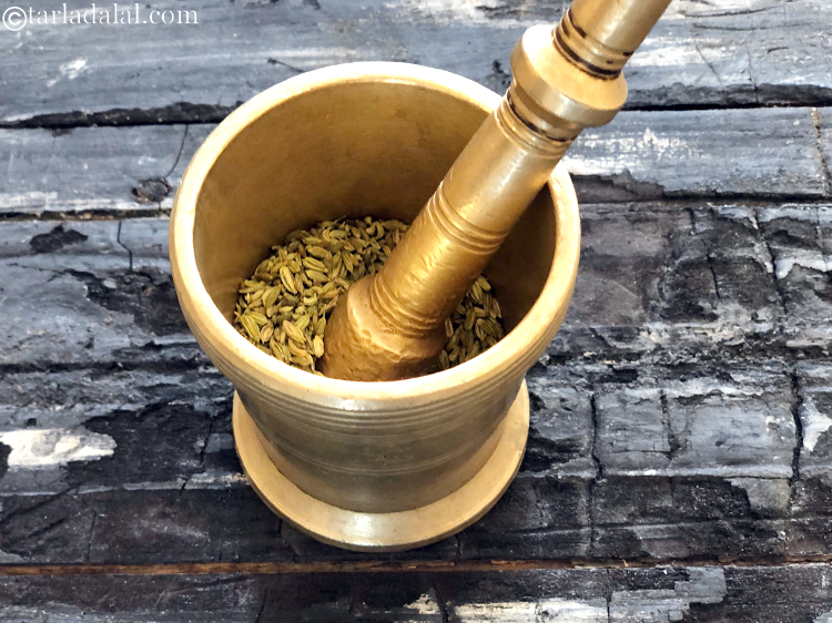 Step 5 – Pound the saunf to a coarse powder in a mortar and pestle.