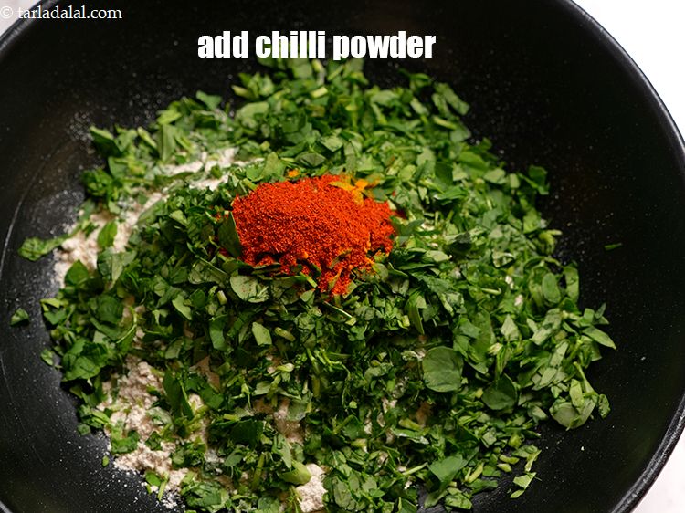 Step 6 – Add &frac12; tsp chilli powder.