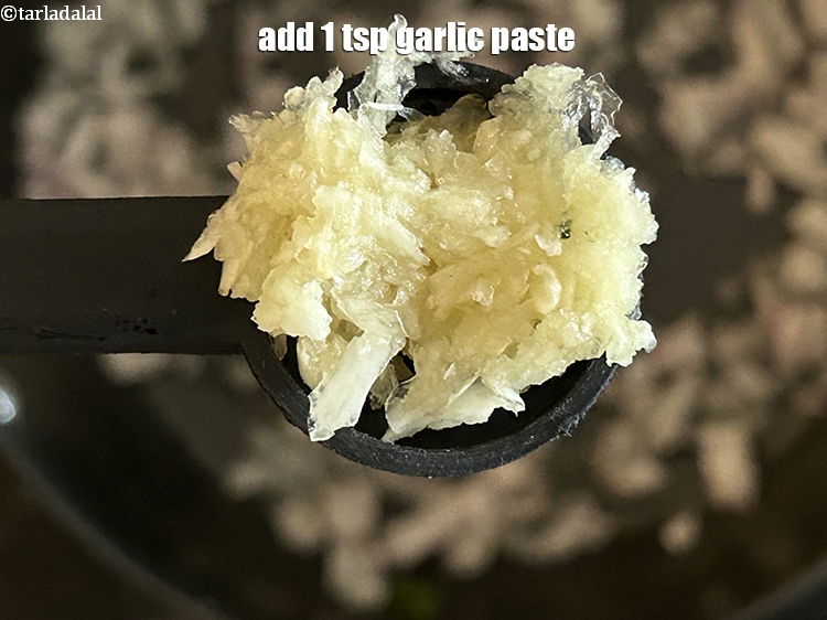 Step 17 – Add&nbsp;<strong>1 tsp garlic paste.</strong>