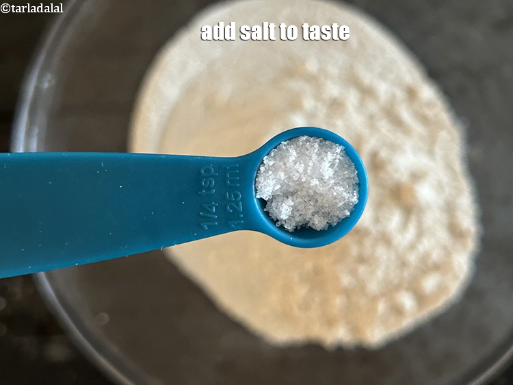 स्टेप 9 – स्वादानुसार नमक डालें। हमने 1/8 टी-स्पून नमक डाला है।