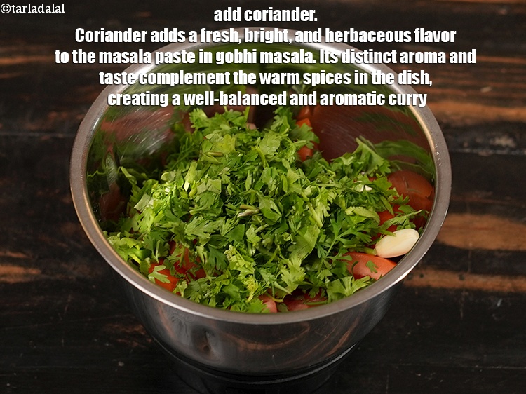 स्टेप 6 – २ टेबल-स्पून&nbsp;<a href=""https://www.tarladalal.com/glossary-coriander-dhania-kothmir-hindi-369i"">धनिया</a>&nbsp;डालें। धनिया गोभी मसाला में मसाला पेस्ट में …