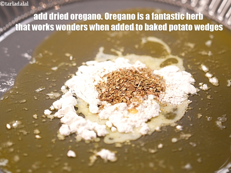 स्टेप 6 – १/२ टी-स्पून&nbsp;<a href=""https://www.tarladalal.com/glossary-dried-oregano-hindi-268i"">सूखा ओरेगानो</a>&nbsp;डालें&nbsp;। ओरेगानो&nbsp;एक शानदार जड़ी बूटी है जो …